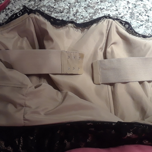 Black lace strapless dress - Picture 5 of 8